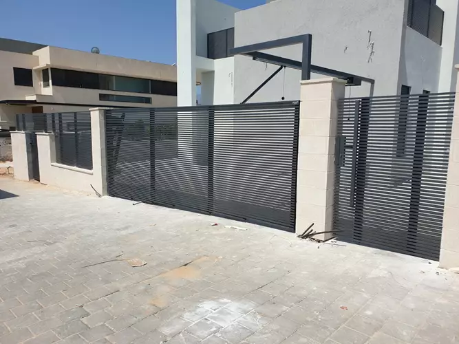 בניית שער חשמלי וגדר